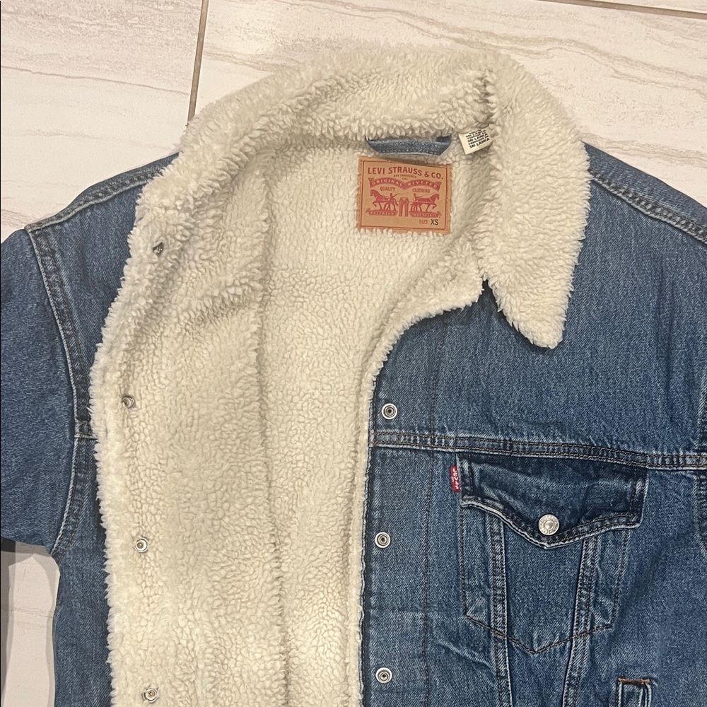 Levi's Denim Jacket with Sherpa Collar - Picture 7 of 7